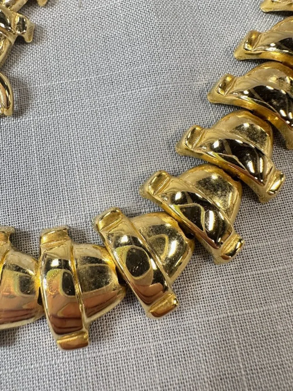Vintage Gold Tone Planter Pot Necklace and Bracelet set